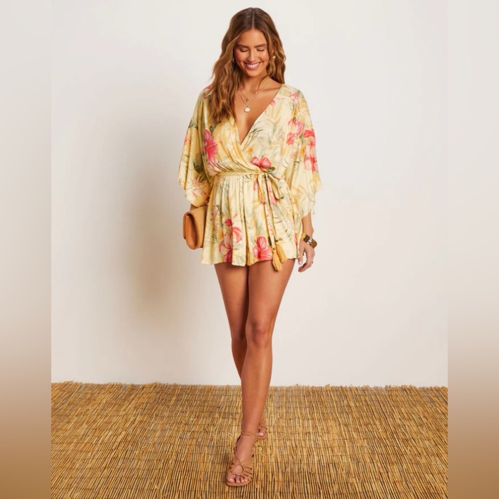 NWOT VICI Floral Romper - size L